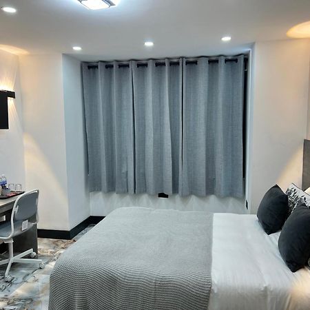 Thandi House Heathrow Airport Ashford  ภายนอก รูปภาพ
